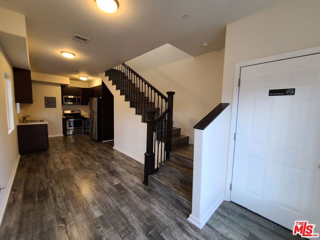 Photo of 7117 Hawthorn Avenue #2, Los Angeles, CA 90046 (MLS # 25609301)