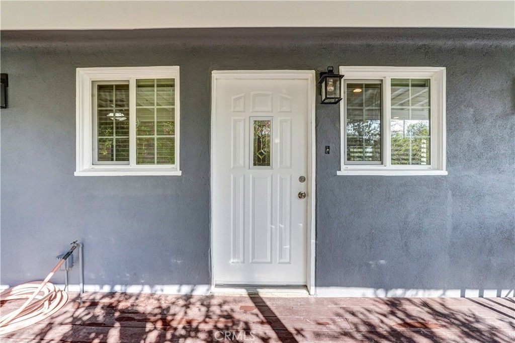 Photo of 9246 Rowell Ave. Ave, Chatsworth, CA 91311 (MLS # SR25215539)