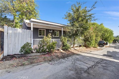 Photo of 9246 Rowell Ave. Ave, Chatsworth, CA 91311 (MLS # SR25215539)