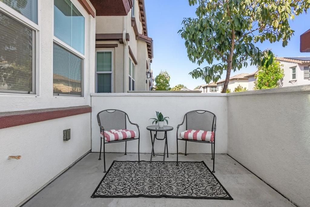 listing image 130729334403655994345