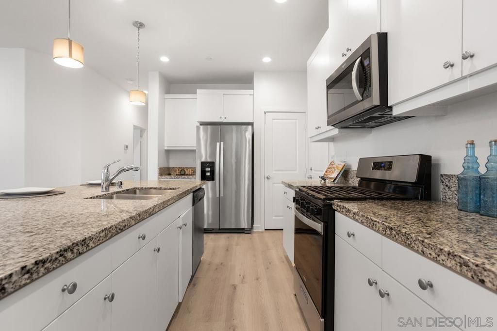 listing image 130728645933039350043
