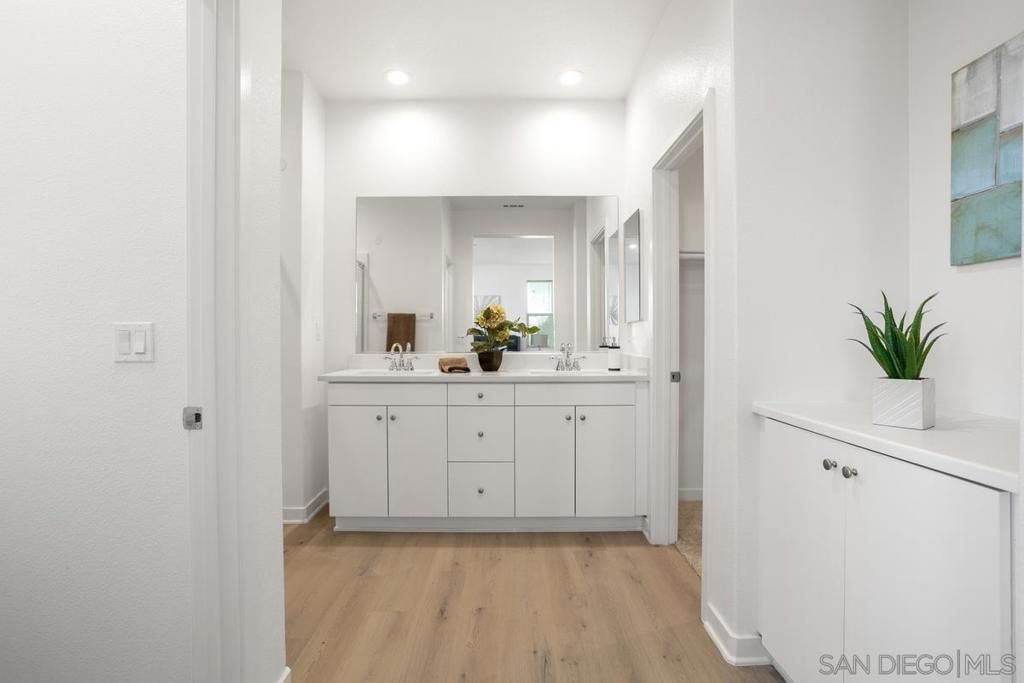 listing image 130728127956591265704