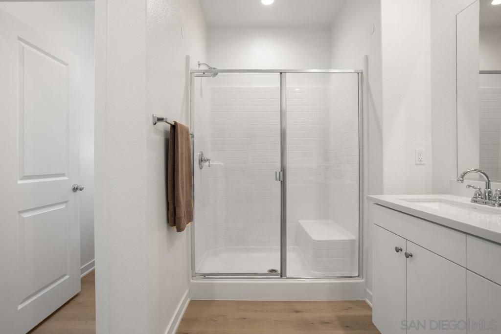listing image 130725103831863371877