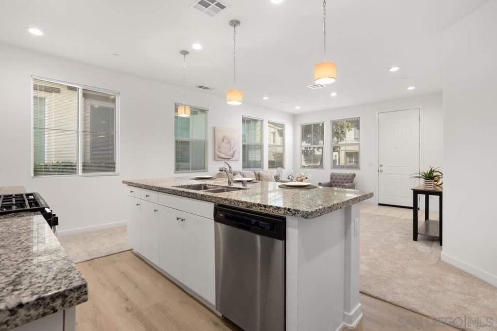 listing image 130721747392628843022