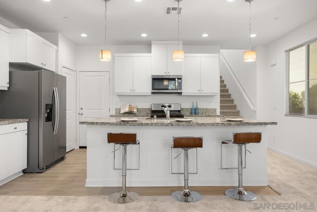 listing image 130729561185931209466