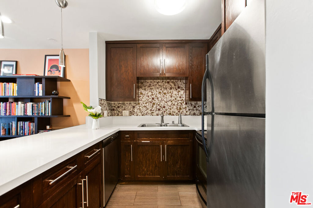 625 N Flores Street 307