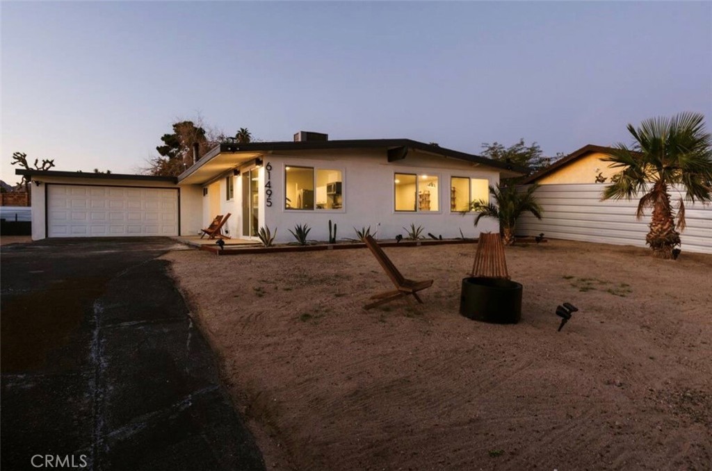 Welcome to 61495 La Jolla Dr — a centrally located gem in the heart of Joshua Tree!
This beautifully upgraded 3-bedroom, 1.5-bathroom home perfectly blends modern style with everyday comfort. Recently remodeled with luxury finishes and top-of-the-line appliances, this move-in-ready property offers both functionality and charm. Enjoy the convenience of an attached garage with an in-home laundry area, all set on a spacious lot ideal for indoor-outdoor living. Don’t miss this opportunity to own a stylish desert retreat just minutes from downtown Joshua Tree and the National Park!