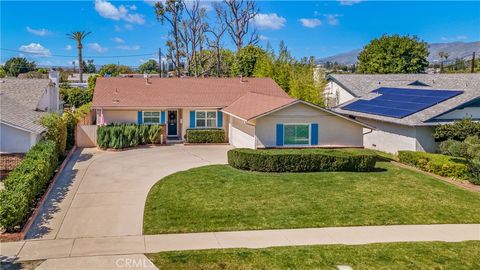 Photo of 10449 Gloria Ave Ave, Granada Hills, CA 91344 (MLS # SR26058315)