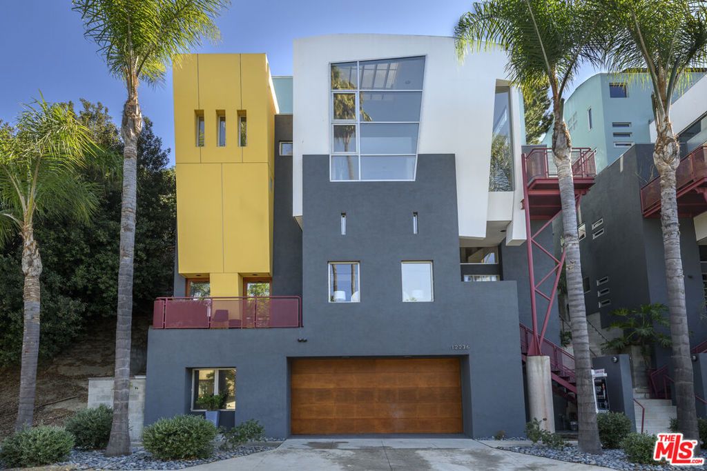 Photo of 12236 LAUREL TERRACE Drive, Studio City, CA 91604 (MLS # 25500113)