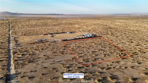 Photo of 730 Vinton Road, Adelanto, CA 92301 (MLS # HD25252331)