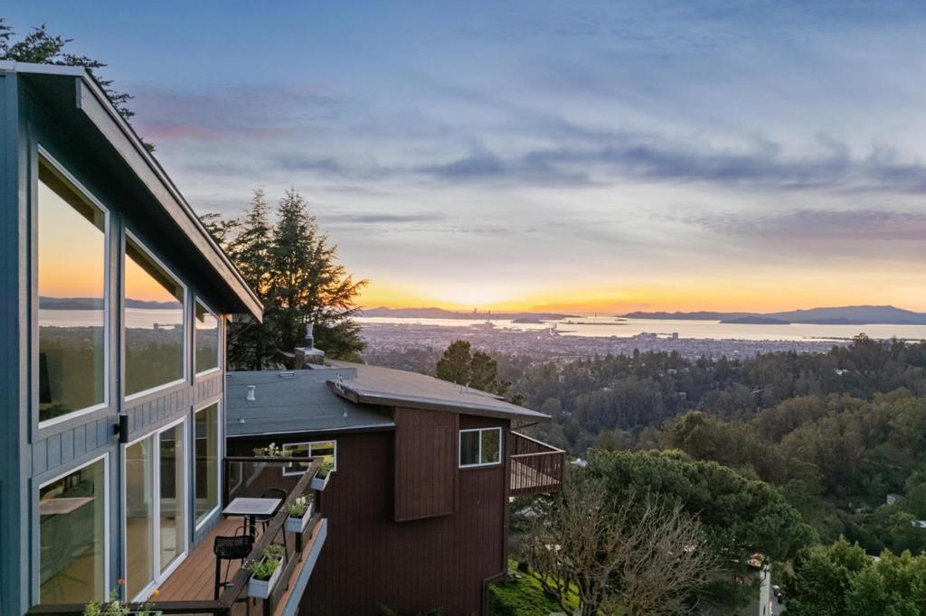 Properties 1 58 Villanova Drive