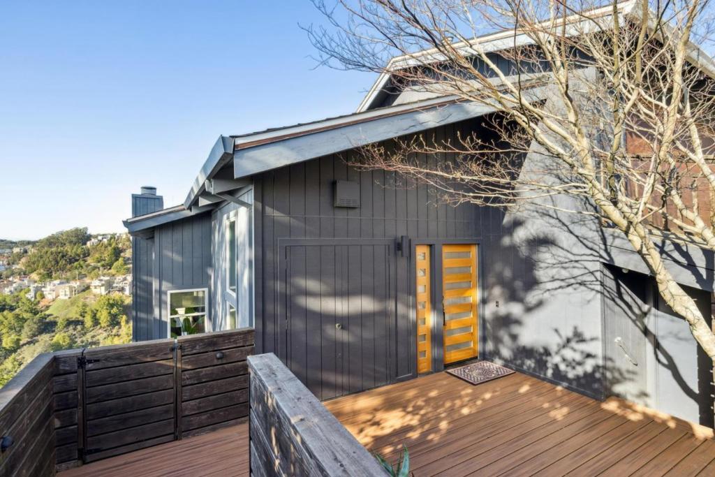 Properties 3 58 Villanova Drive