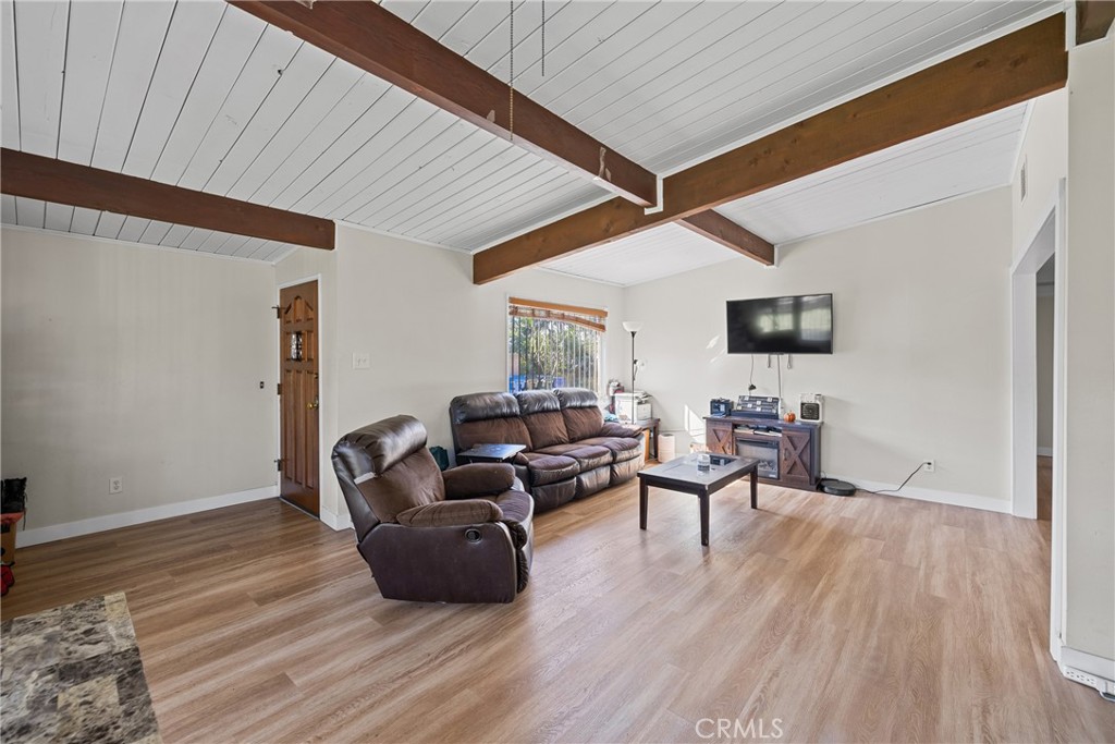 Properties 3 5902 N Viceroy