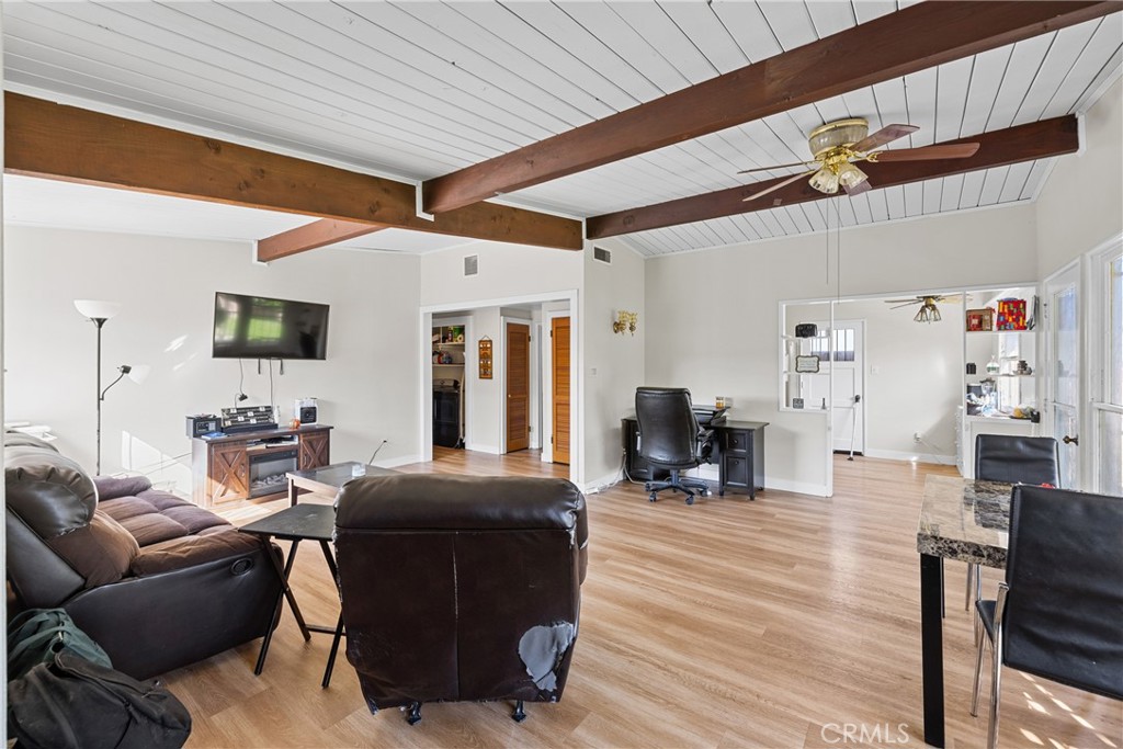 Properties 2 5902 N Viceroy