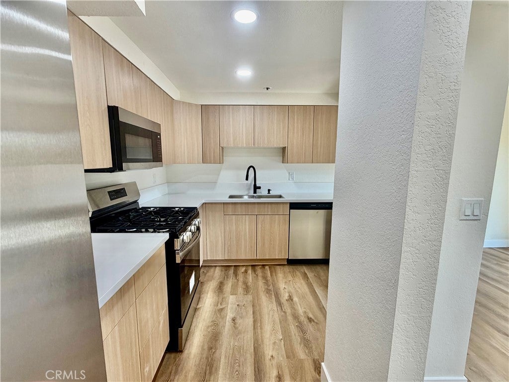 861 Village Square N