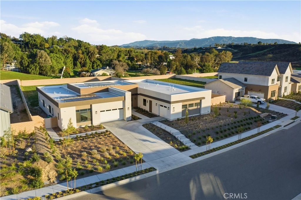 Photo of 39788 Larkspur Terrace, Temecula, CA 92591 (MLS # SW26014449)