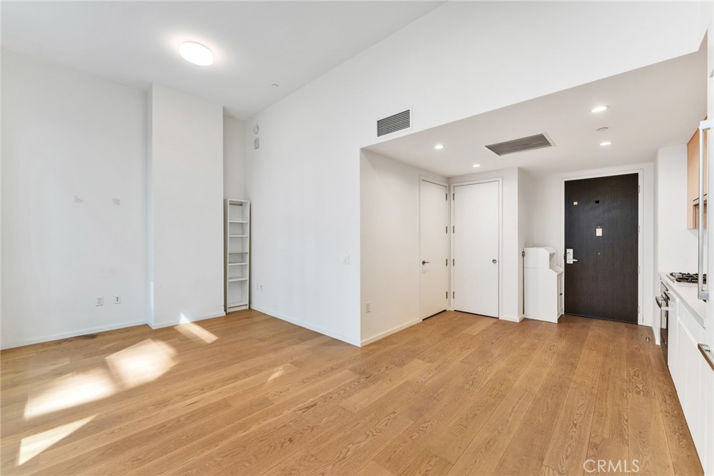 877 Francisco St 805
