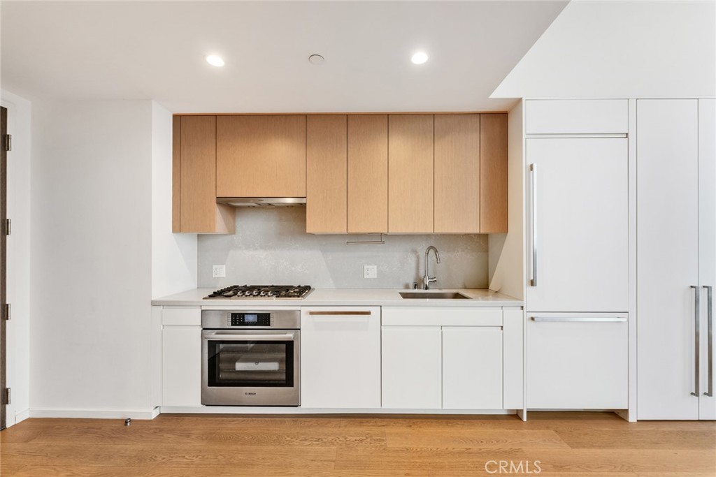 877 Francisco St 805