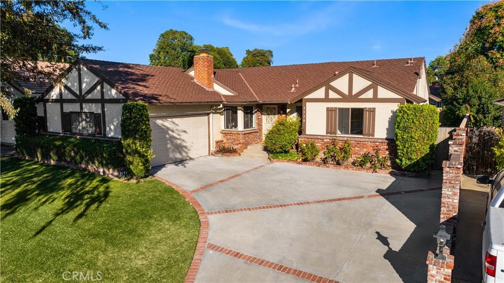 1114 N Acacia Avenue