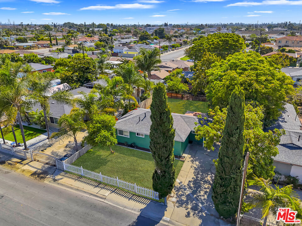 11862 Santa Maria Street