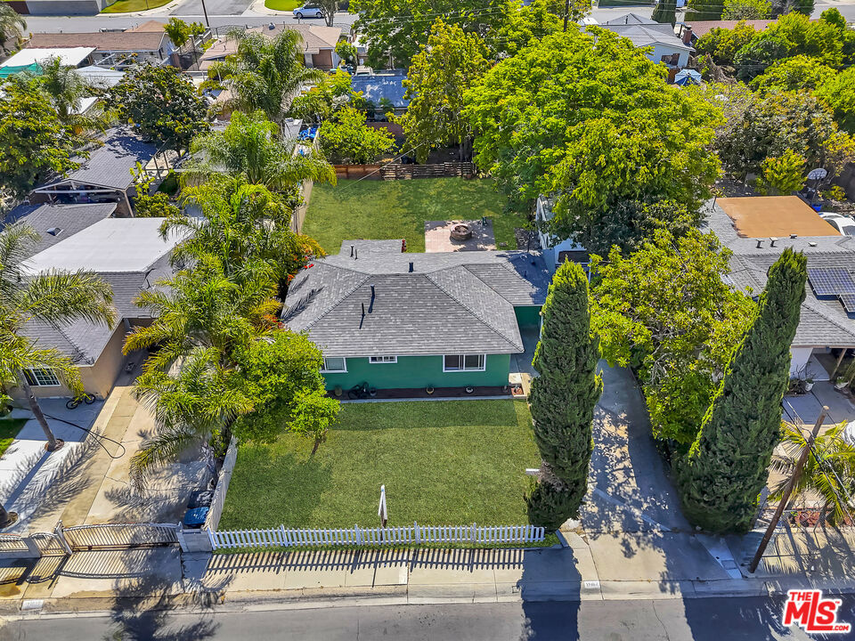 11862 Santa Maria Street