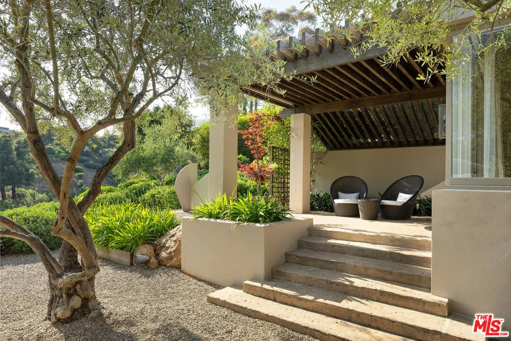 Santa Barbara, California 93108, United States, 4 Bedrooms Bedrooms, ,4 BathroomsBathrooms,Residential,Active,153924