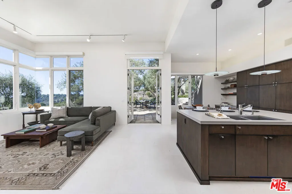 Santa Barbara, California 93108, United States, 4 Bedrooms Bedrooms, ,4 BathroomsBathrooms,Residential,Active,153924