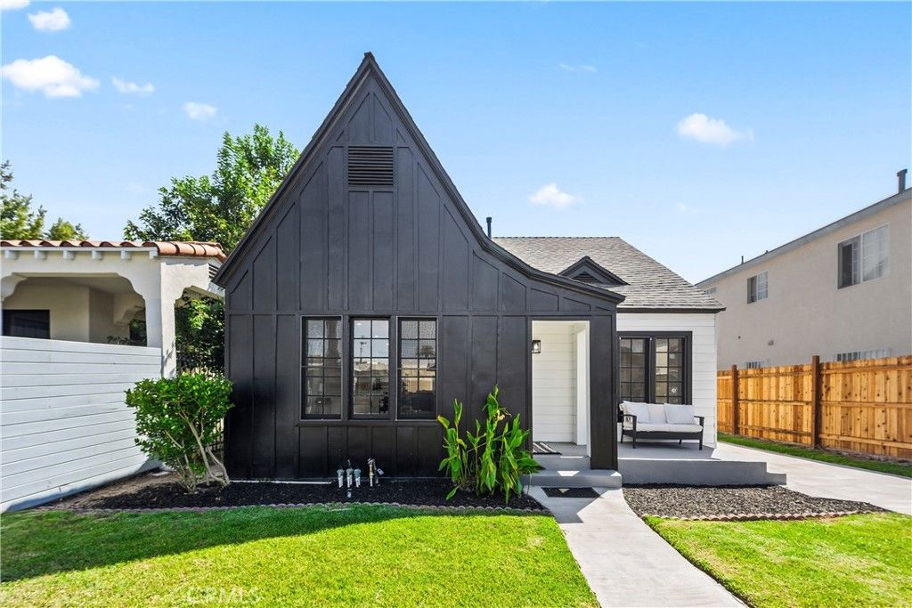 Photo of 2942 S S West View St, Los Angeles, CA 90016 (MLS # OC25220128)