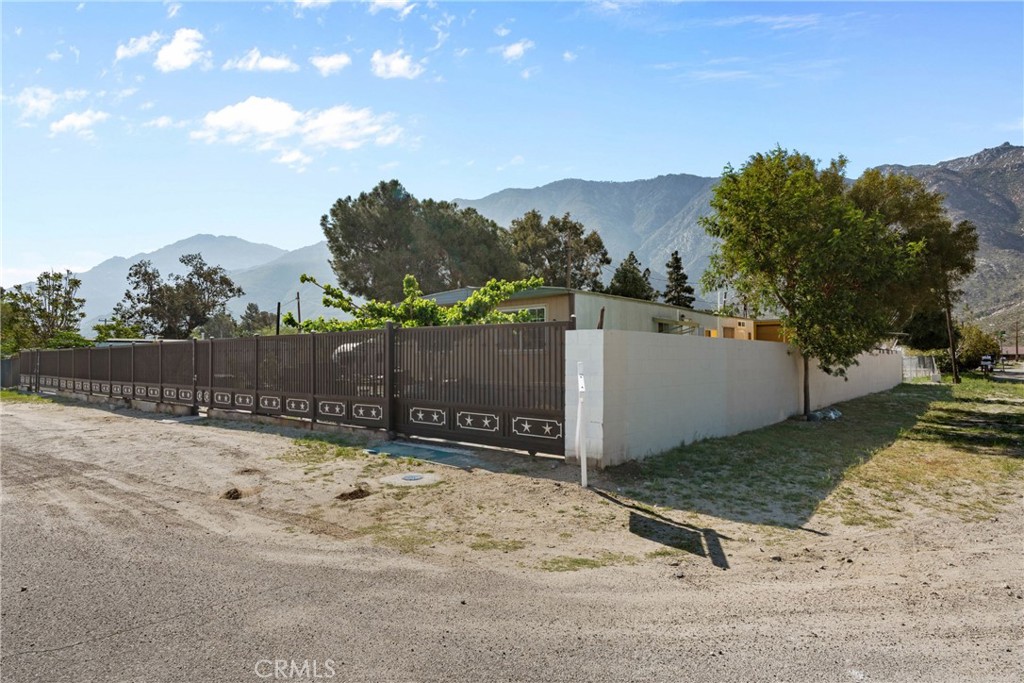 51785 Maxine Avenue