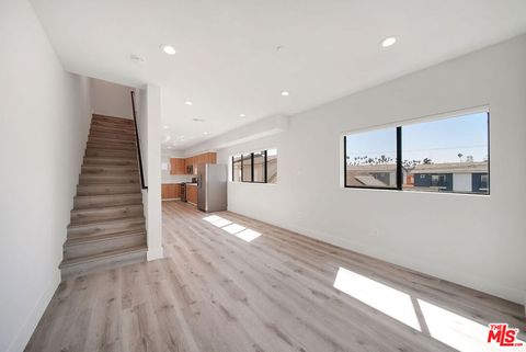 Photo of 408 N Kenmore Avenue, Los Angeles, CA 90004 (MLS # 26672229)
