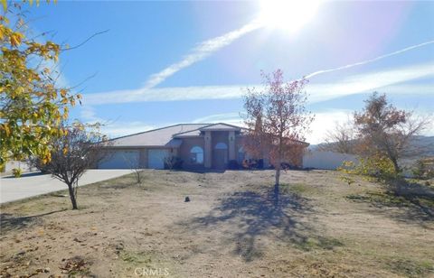 Photo of 1861 Calaveras Rd, Pinon Hills, CA 92372 (MLS # CV26099493)