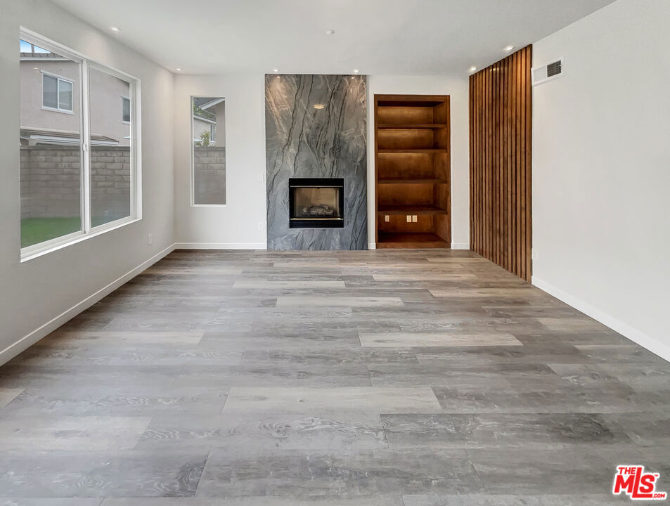 125 Lakeside Drive