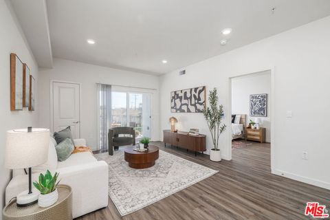 Photo of 3567 Chesapeake Avenue #507, Los Angeles, CA 90016 (MLS # 26669323)