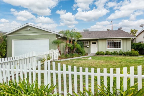 Photo of 23340 Hartland Street, West Hills, CA 91307 (MLS # SR26169016)