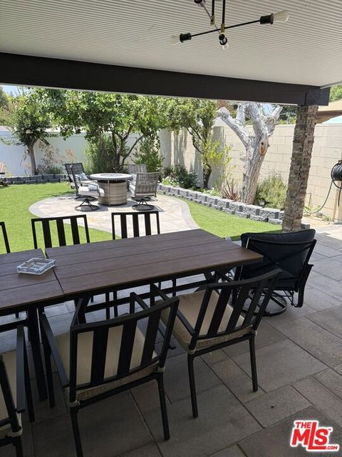 Tiny photo for 7627 Encino Avenue, Northridge, CA 91325 (MLS # 25602299)