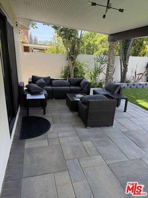 Tiny photo for 7627 Encino Avenue, Northridge, CA 91325 (MLS # 25602299)
