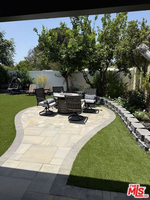 Tiny photo for 7627 Encino Avenue, Northridge, CA 91325 (MLS # 25602299)