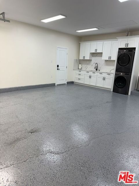 Tiny photo for 7627 Encino Avenue, Northridge, CA 91325 (MLS # 25602299)