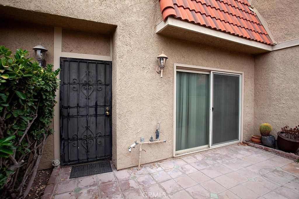 Photo of 17952 River Circle Cir #3, Canyon Country, CA 91387 (MLS # SR25164979)