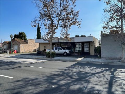 Photo of 1852 W 17th St, Santa Ana, CA 92706 (MLS # OC25269303)