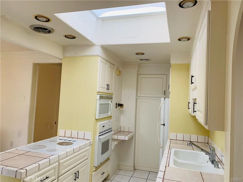 2276 VIA MARIPOSA EAST R