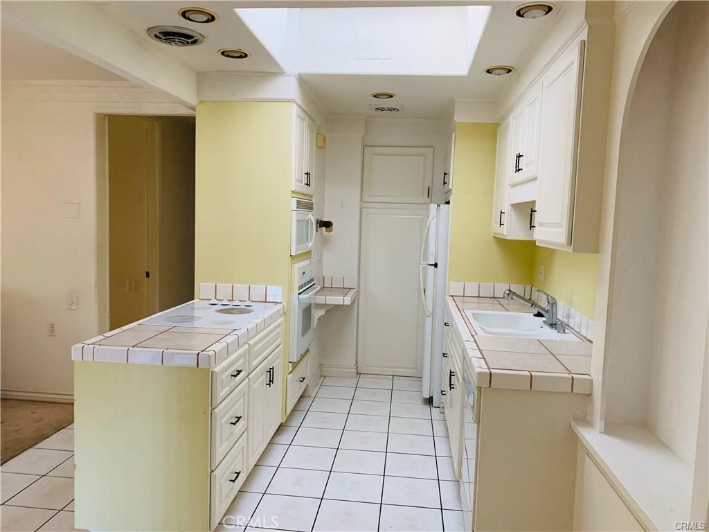 2276 VIA MARIPOSA EAST R