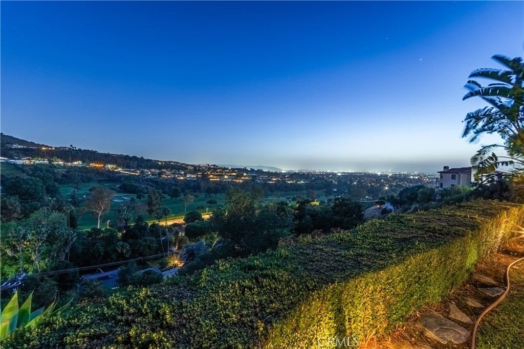 2904 Far View