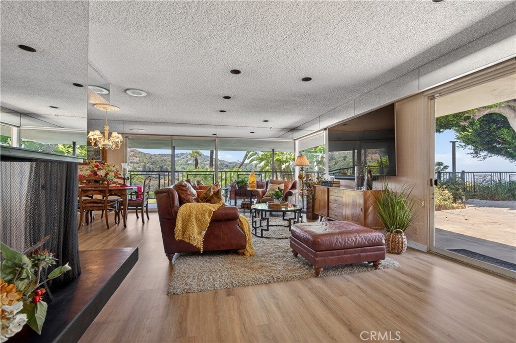 2904 Far View