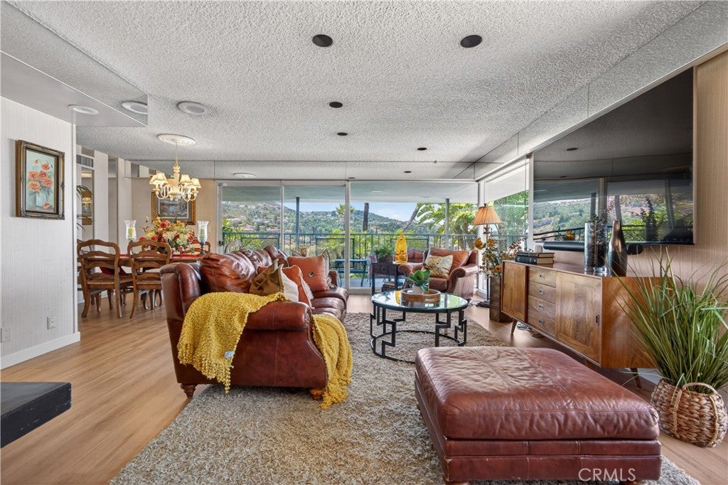 2904 Far View