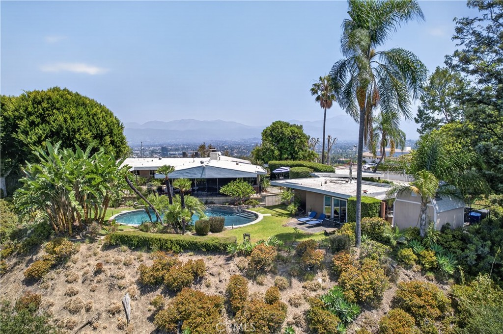 2904 Far View