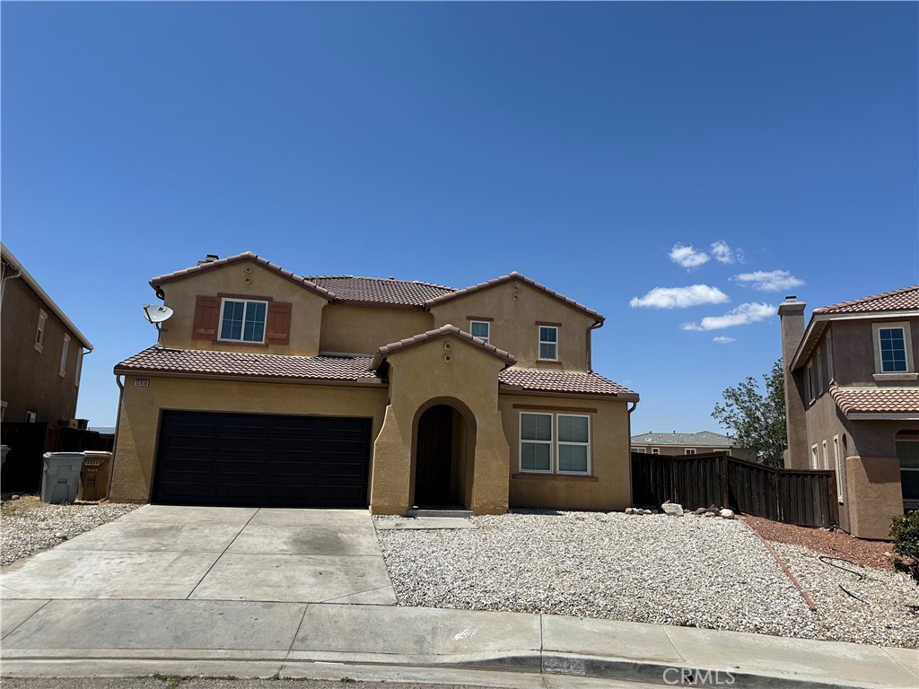 Beautiful family home in a quiet neighborhood. Located in a peaceful neighborhood, this move-in ready 4-bedroom,2.5-bathroom corner lot home offers easy access to the freeway, main street, schools and a variety of restaurants. perfect for families!
Rental requirements: Credit and back ground checks; Proof of steady income; references from previous landlords.
Will have open house on weekend. for any questions please text listing agent. Thank you!
