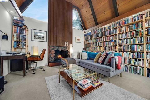 5982 Ascot Dr Oakland CA 94611