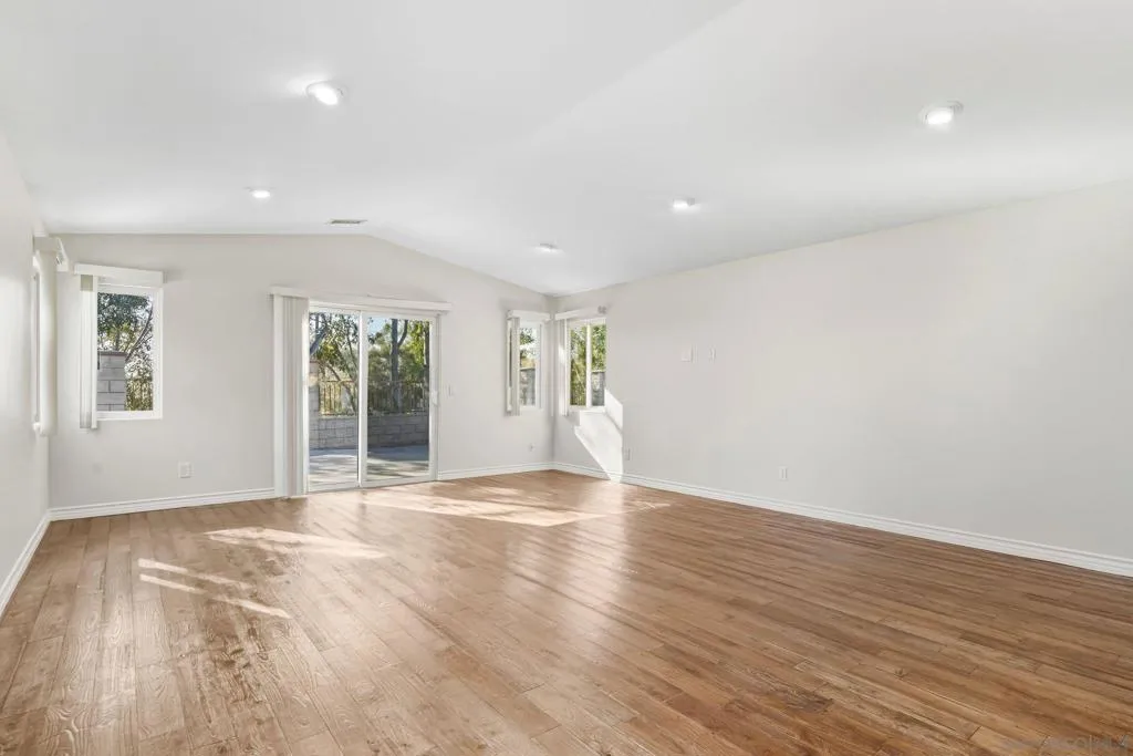 San Diego, California 92114, United States, 3 Bedrooms Bedrooms, ,2 BathroomsBathrooms,Residential,Active,251793