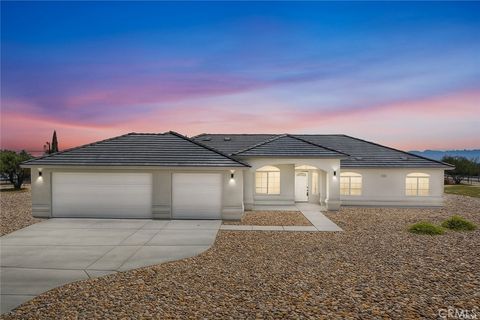 8569 Oakwood Avenue Hesperia CA 92345